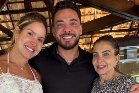 Wesley Safadão se declara à mãe e à esposa, que celebram aniversário no mesmo dia