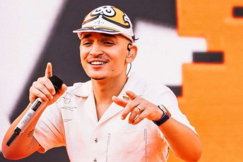 João Gomes publica registro compondo e reflete: “Nunca é hora de parar”