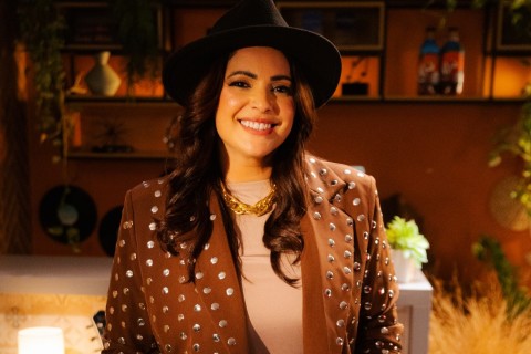 Com Kelly Olliveira, "Acústico Delas" apresenta faixas carregadas de sentimento