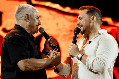 Xand Avião surpreende ao receber Zezito Doceiro no palco durante show em Teresina