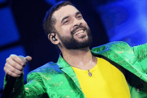 Henry Freitas homenageia Gabriel Diniz com figurino de show em Campina Grande