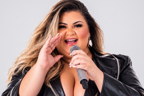 Dona de uma voz marcante, Alessandra Nagy lança "Eu Me Escolhi" e aposta em versão forrozeira