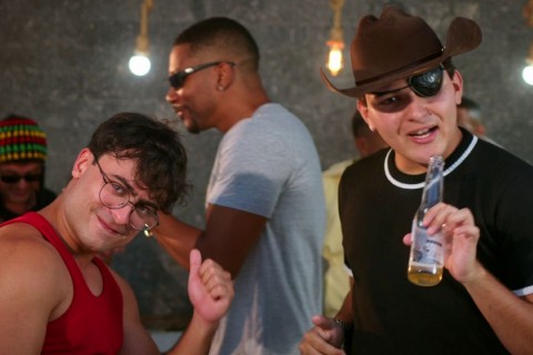 Enzo O Bruxo apresenta “Errando a Cama” em parceria com Endrick Pires