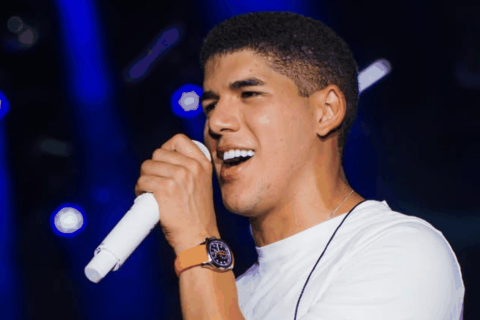 Zé Vaqueiro se encanta com a Rocinha após show surpresa